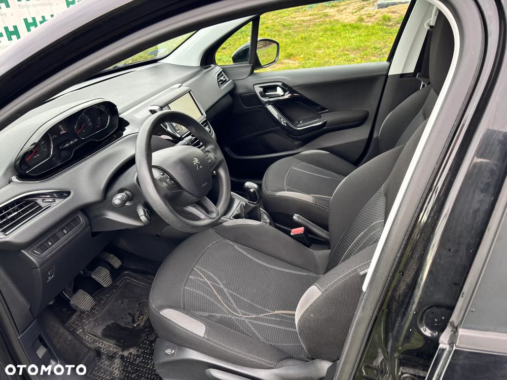 Peugeot 208 - 6
