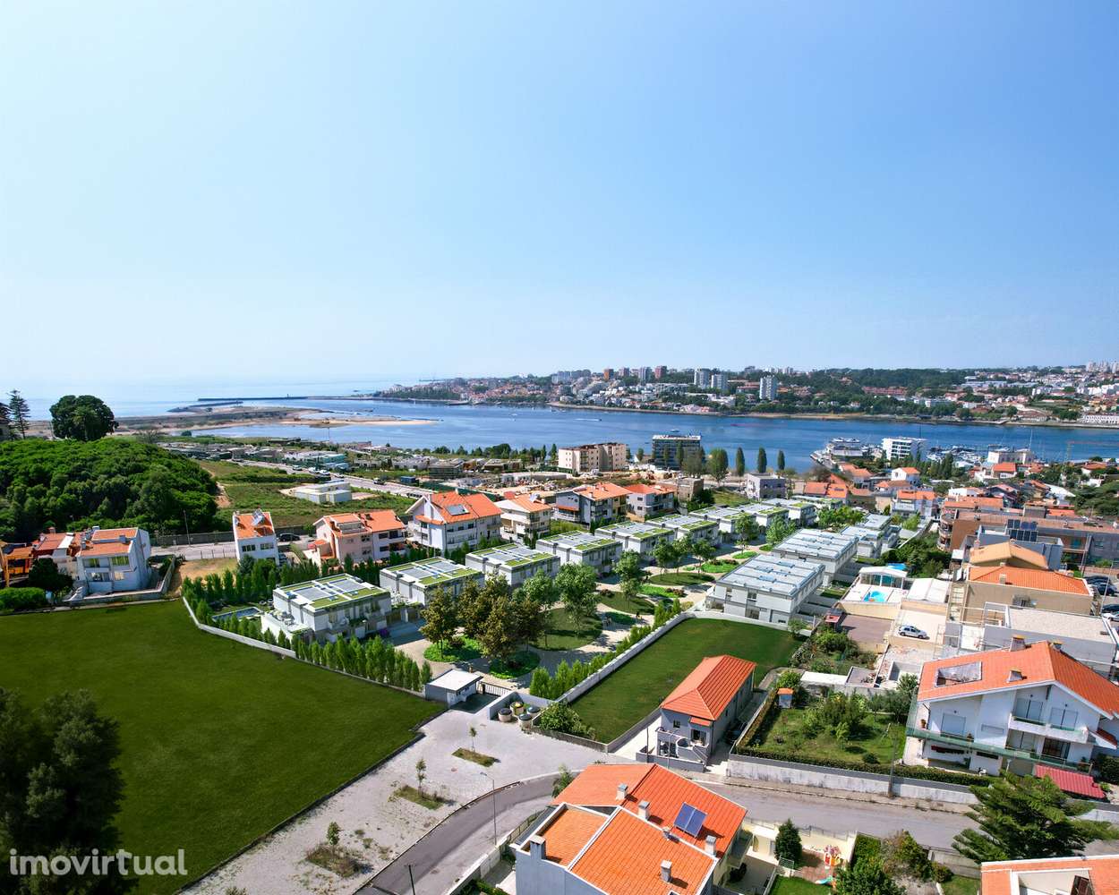 Moradia Geminada V4 Luxo Nova c/ Piscina em Canidelo (Douro Marina) - Grande imagem: 4/30