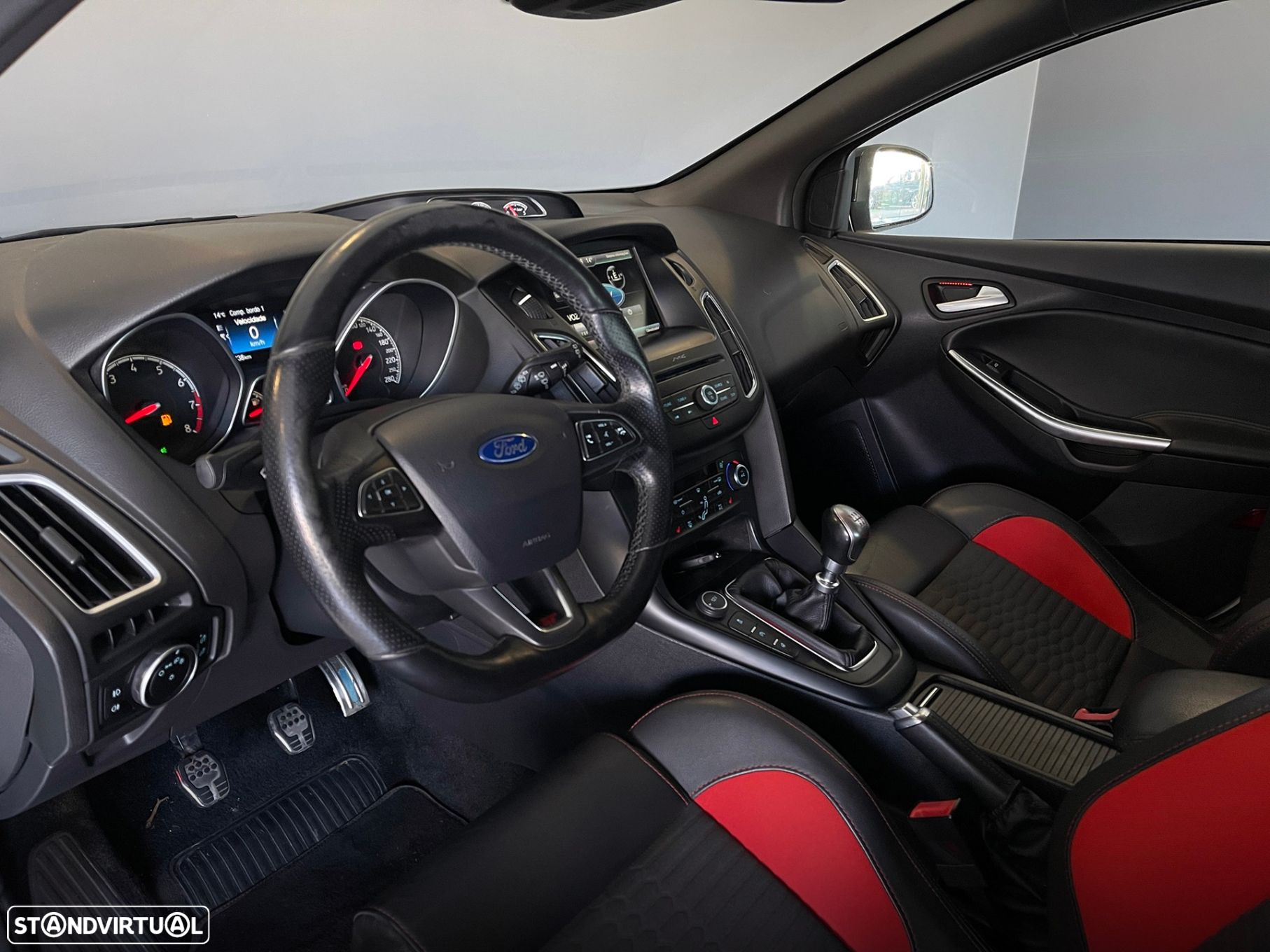 Ford Focus 2.0i ST-2 - 40