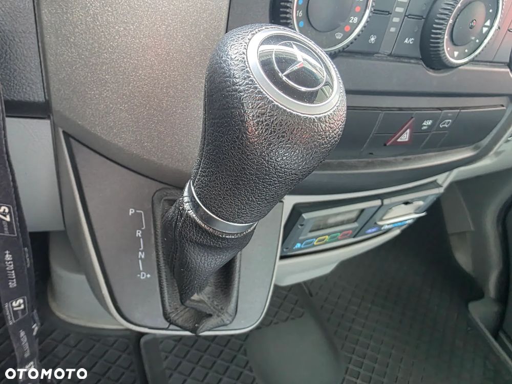 Mercedes-Benz Sprinter - 12