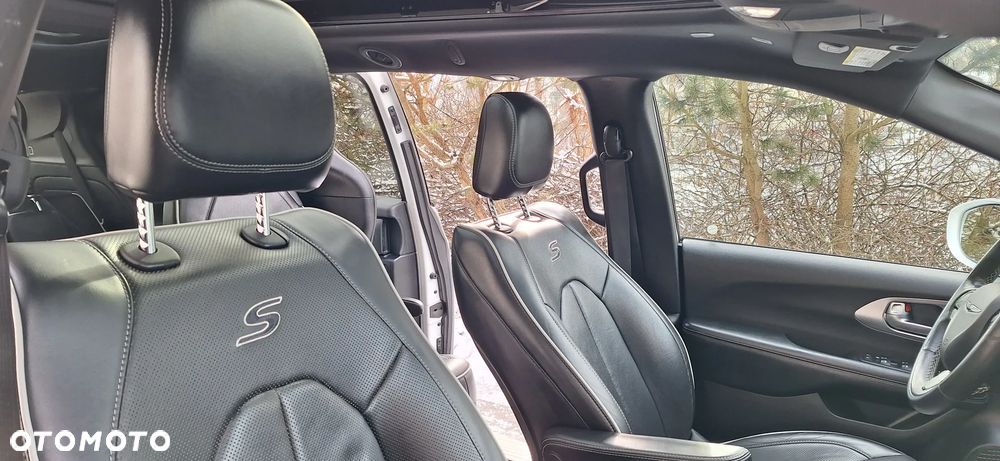 Chrysler Pacifica - 19