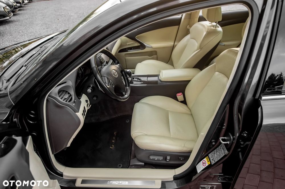 Lexus IS 250 Executive Line - 17