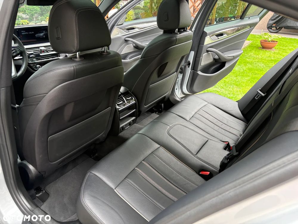 BMW Seria 5 540i Luxury Line - 13