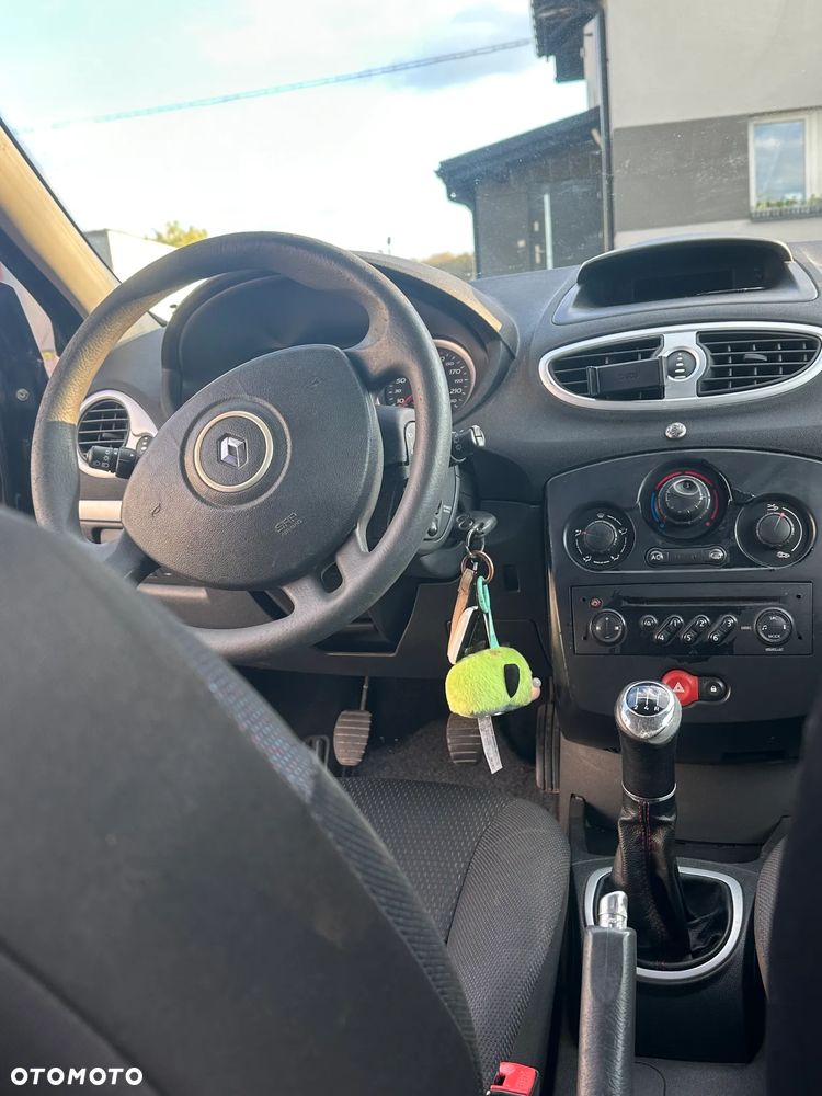 Renault Clio 1.2 16V Authentique - 11