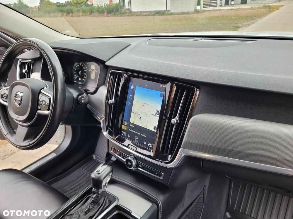 Volvo V90 Cross Country - 12