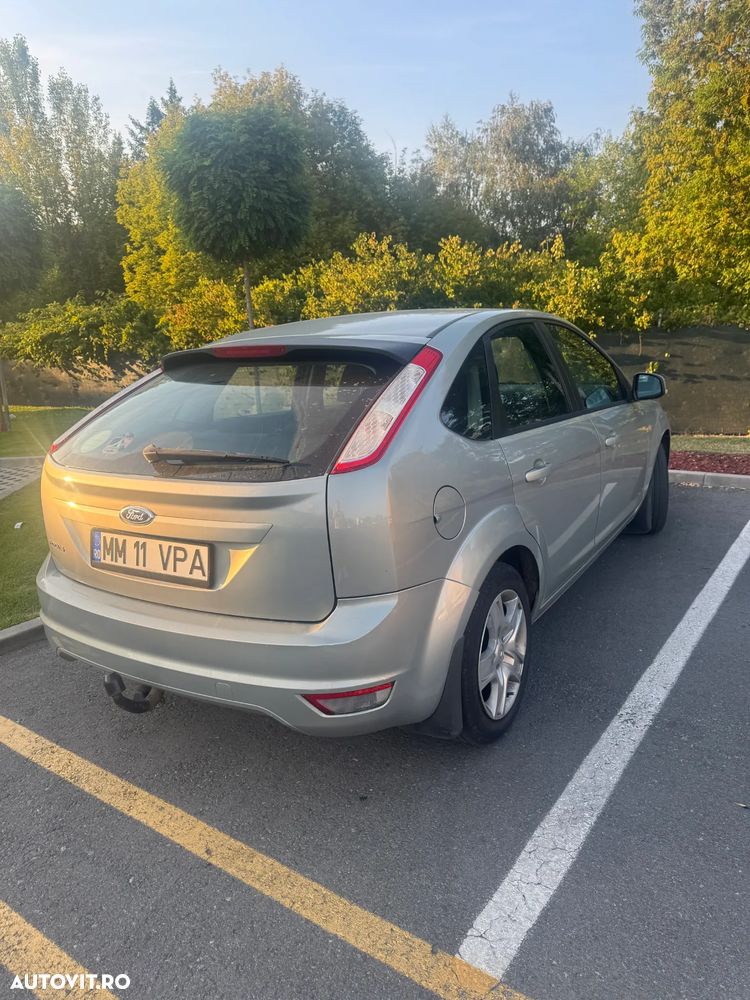 Ford Focus 1.4i Trend - 8