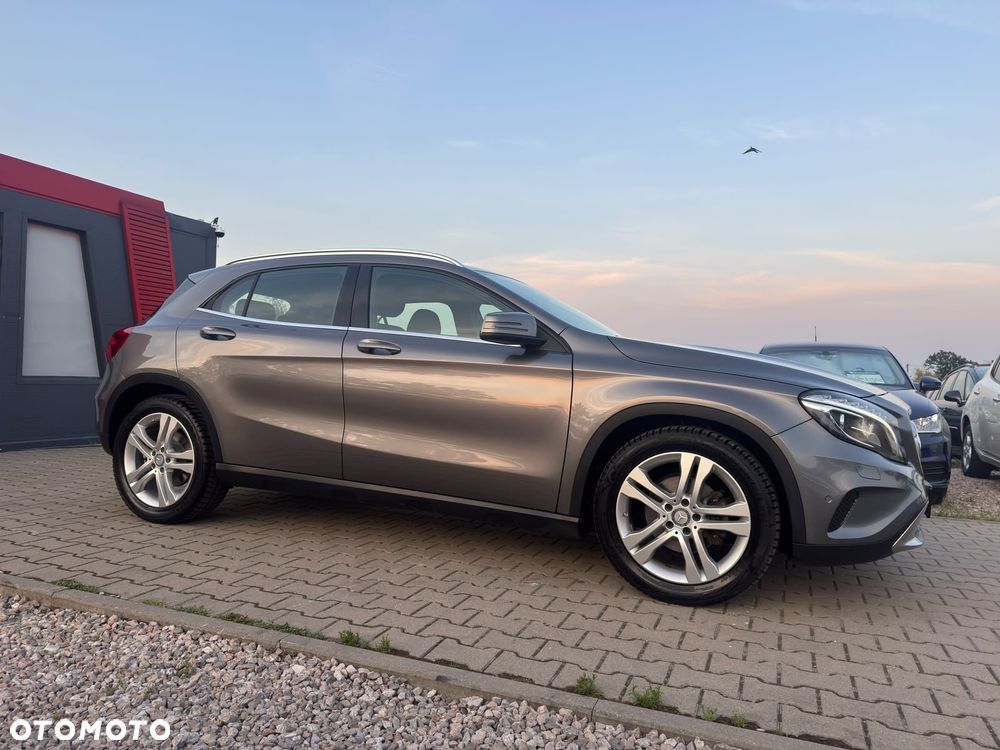 Mercedes-Benz GLA - 30