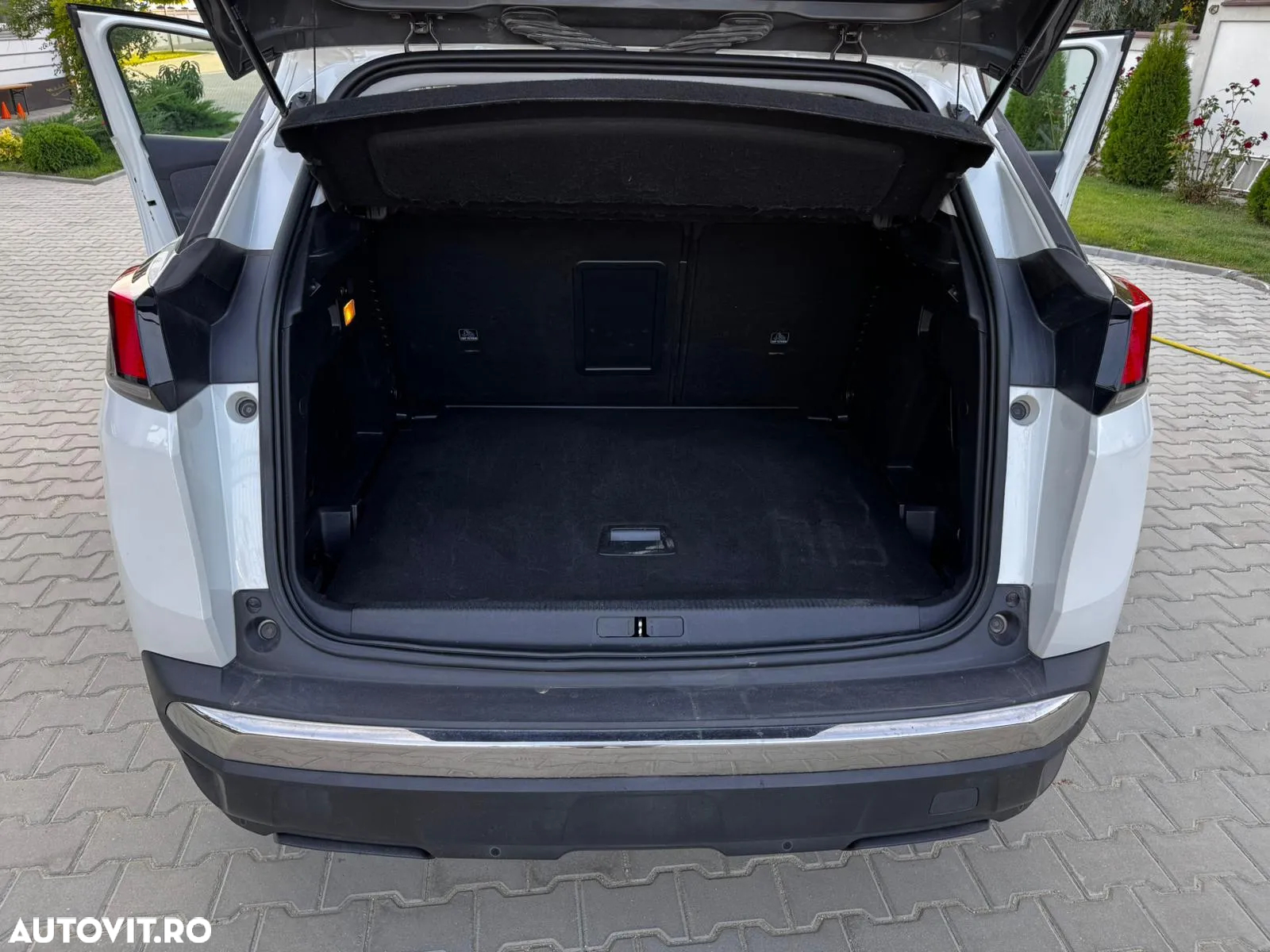 Peugeot 3008 1.2 PureTech Turbo S&S EAT8 Allure - 11