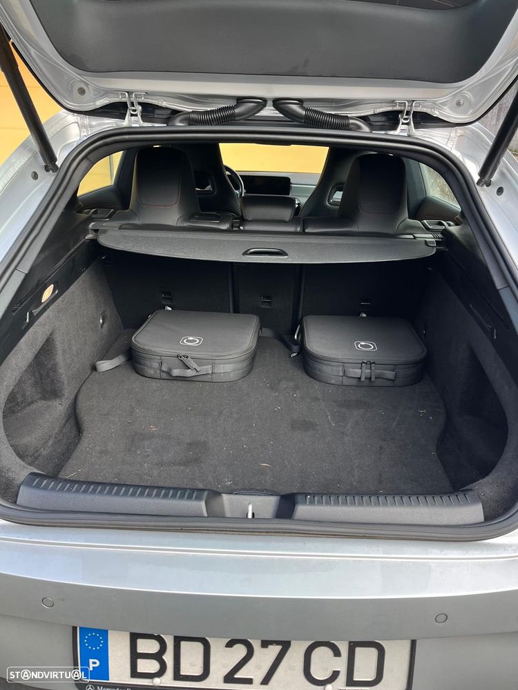 Mercedes-Benz CLA 250 e Shooting Brake AMG Line - 4