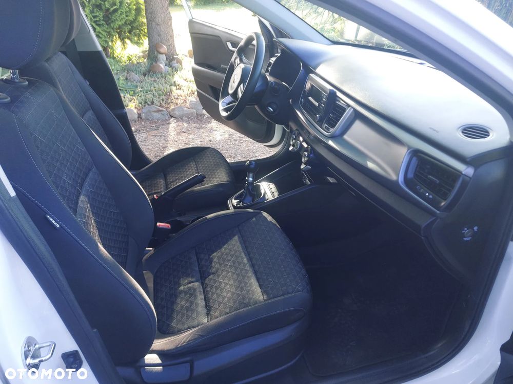 Kia Rio - 15
