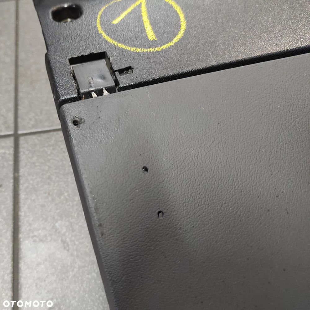 SCHOWEK PASAŻERA A3 8P CZARNY 1 - 5