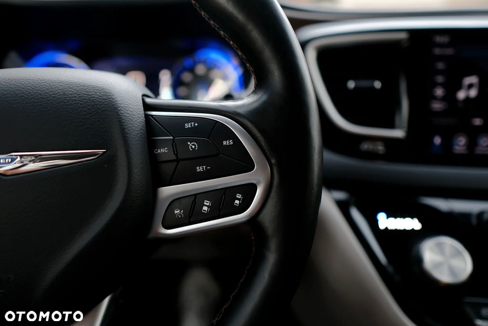 Chrysler Pacifica - 29