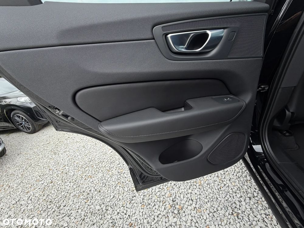 Volvo XC 60 B4 D AWD Ultimate Dark - 26