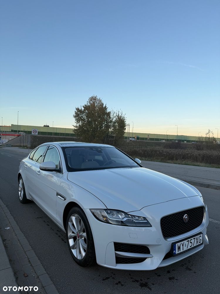 Jaguar XF 2.0 T R-Sport - 16