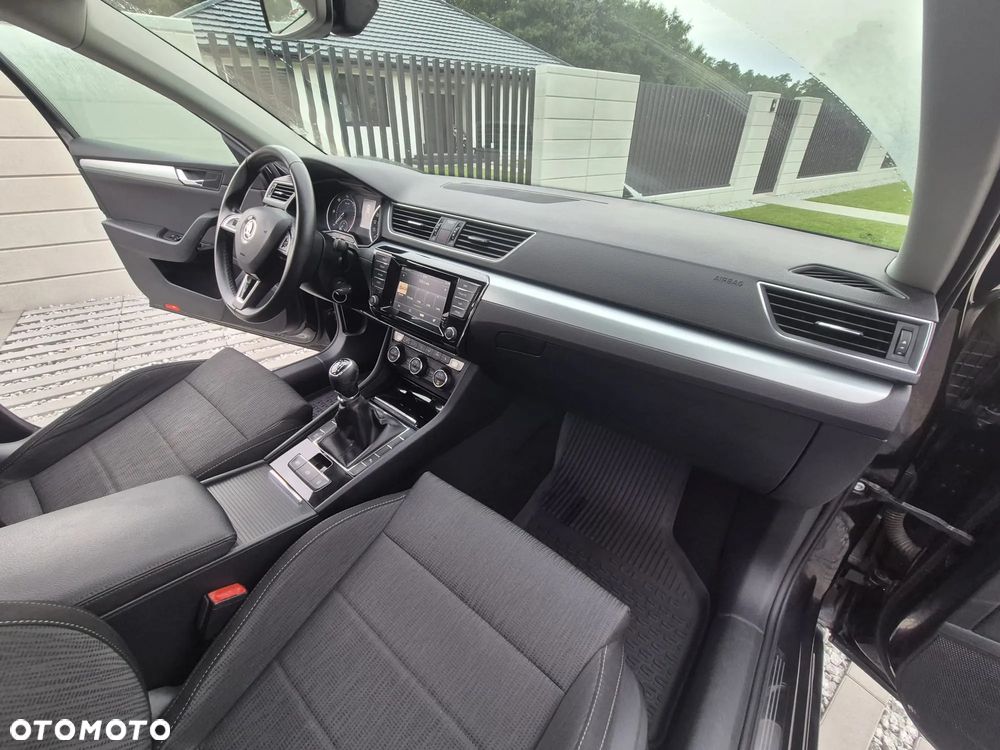Skoda Superb 2.0 TDI Premium Edition - 26