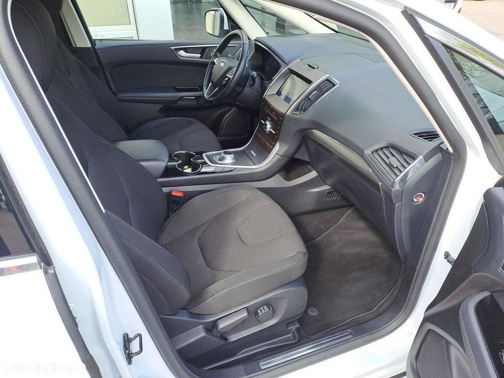 Ford S-Max - 11