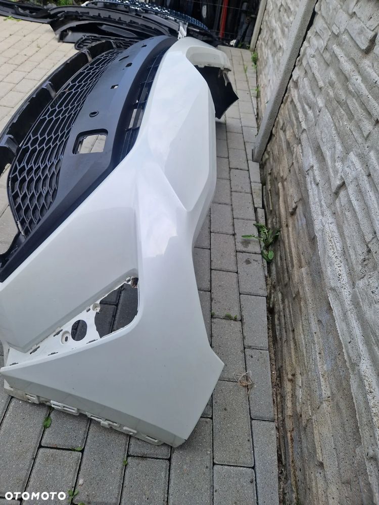 Zderzak Toyota Chr ch-r lift na 4 pdc - 9