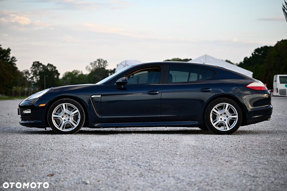 Porsche Panamera - 4