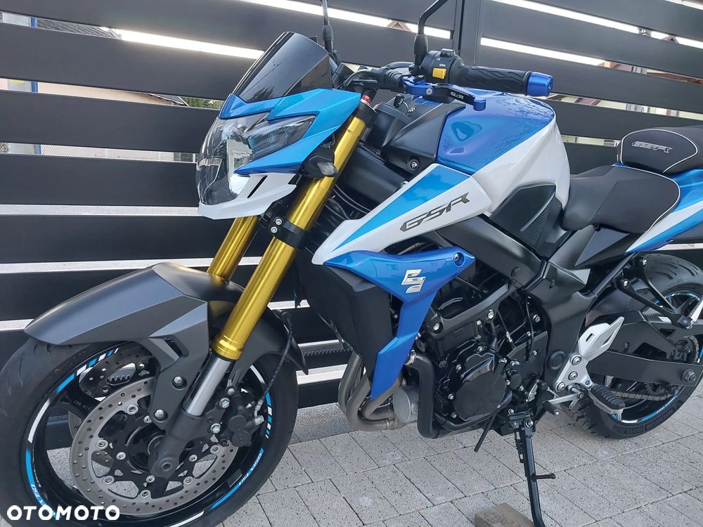 Suzuki GSR - 9