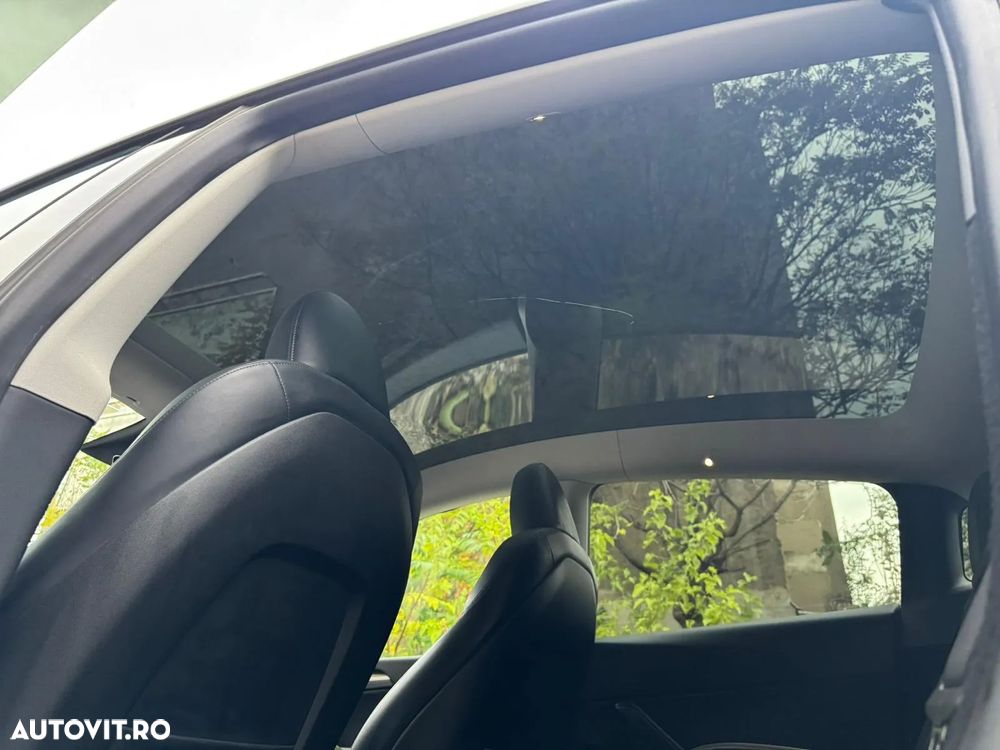Tesla Model Y Long Range - 5