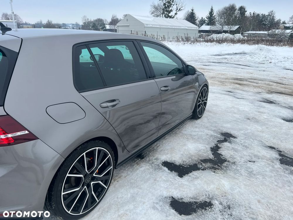 Volkswagen Golf - 35