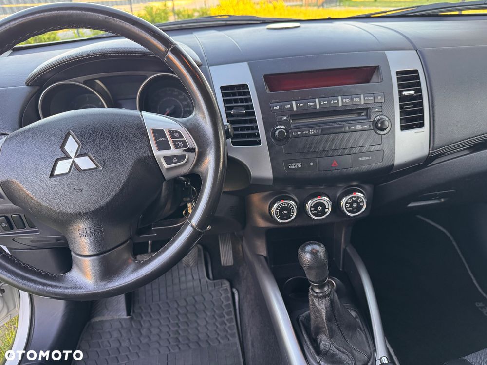 Mitsubishi Outlander - 11