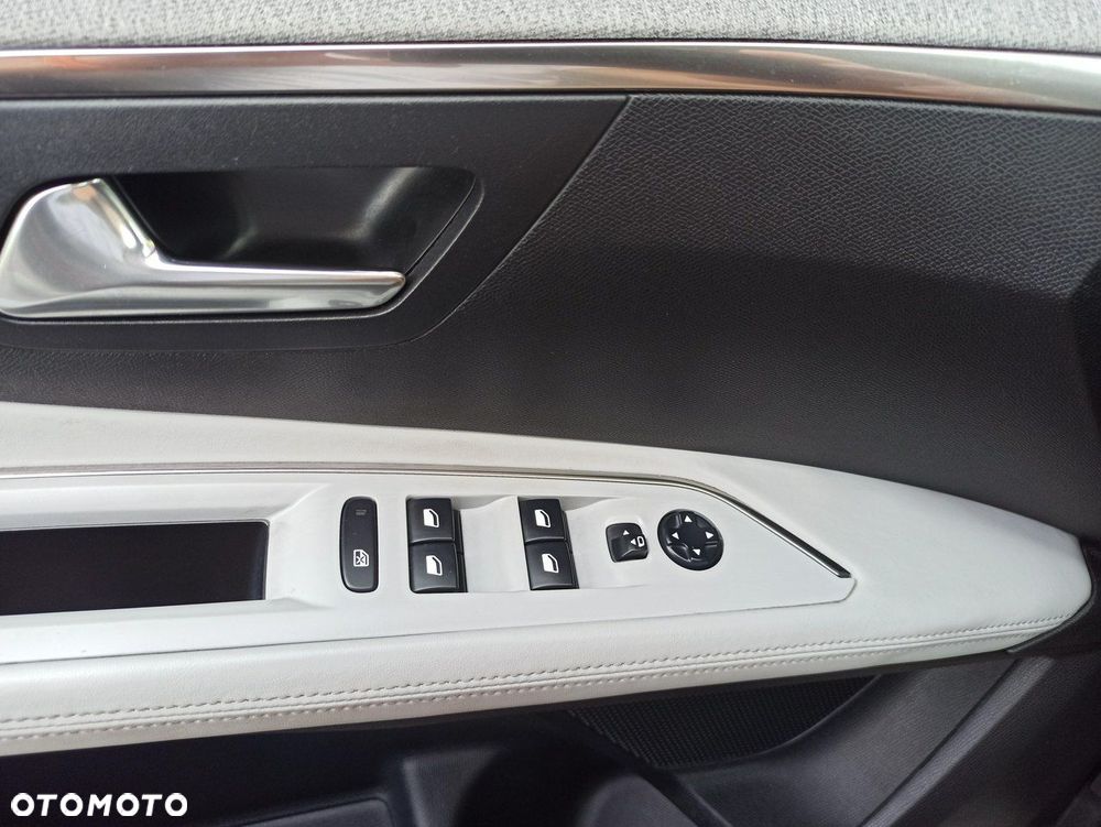 Peugeot 3008 1.2 PureTech GPF Allure S&S EAT8 - 23