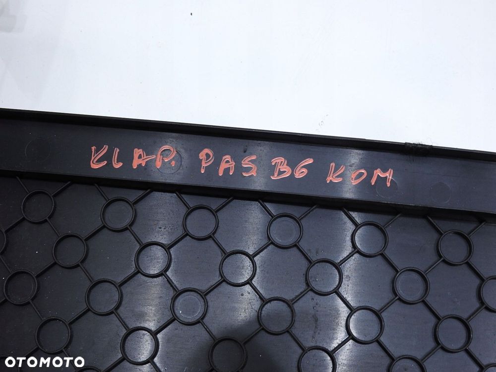 OSŁONA KLAPY VW PASSAT B6 KOMBI - 4