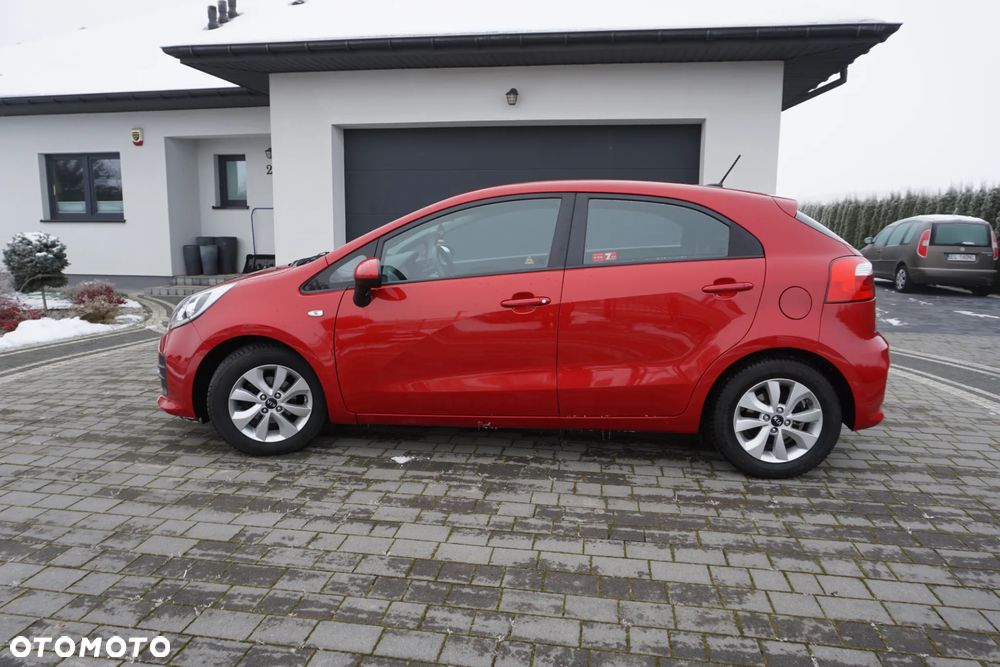 Kia Rio 1.2 L - 6