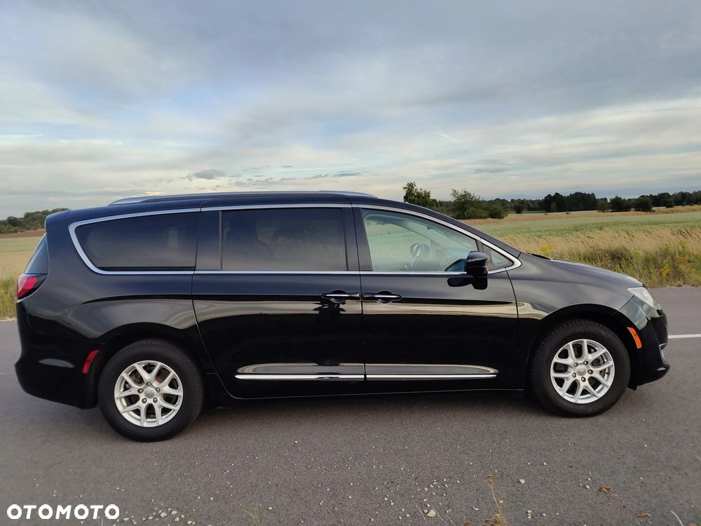 Chrysler Pacifica - 9