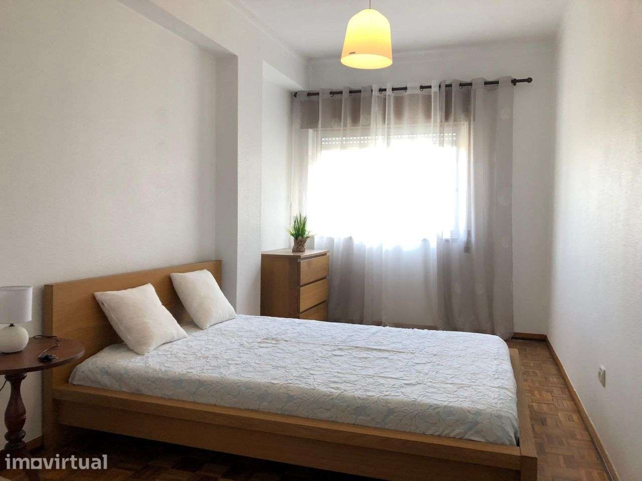 Quarto, apenas raparigas - Santiago do Cacém, centro da cidade