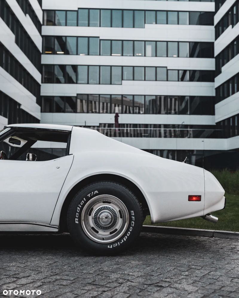 Chevrolet Corvette - 21