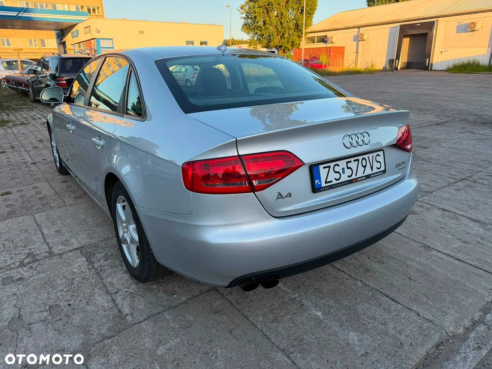 Audi A4 Limousine - 8