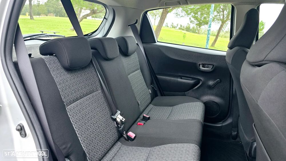 Toyota Yaris 1.33 VVT-i Comfort+P.Style - 38