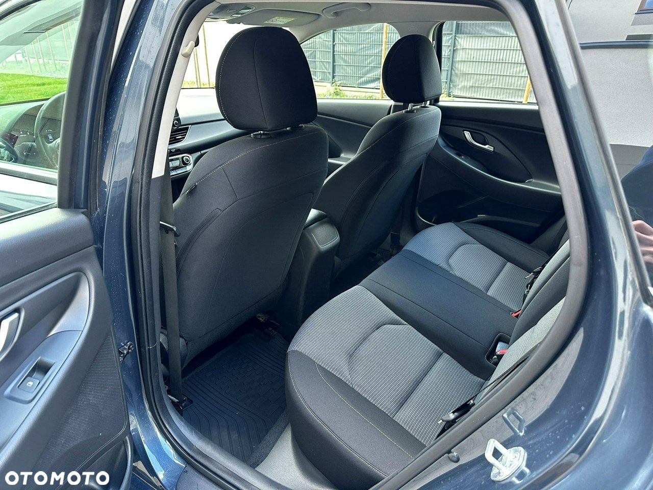 Hyundai i30 1.5 DPI Classic + - 15