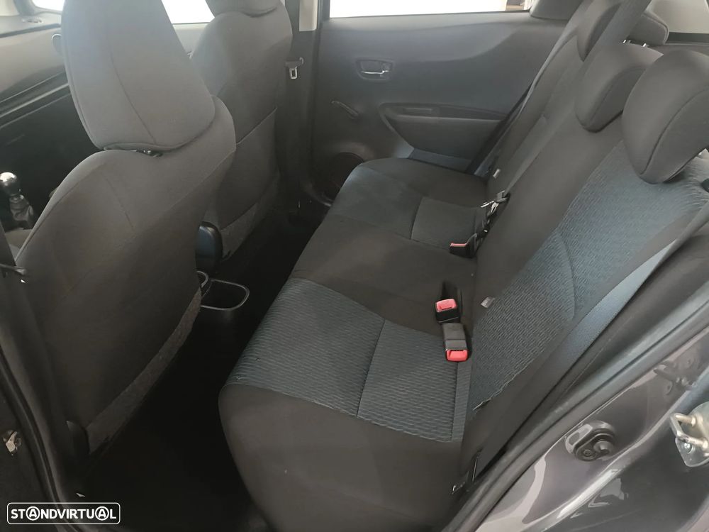 Toyota Yaris 1.4 D-4D High Pack+NAVI - 10