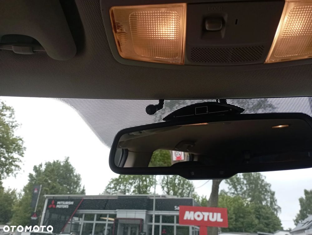 Mitsubishi Outlander 2.0 Invite + 2WD - 8