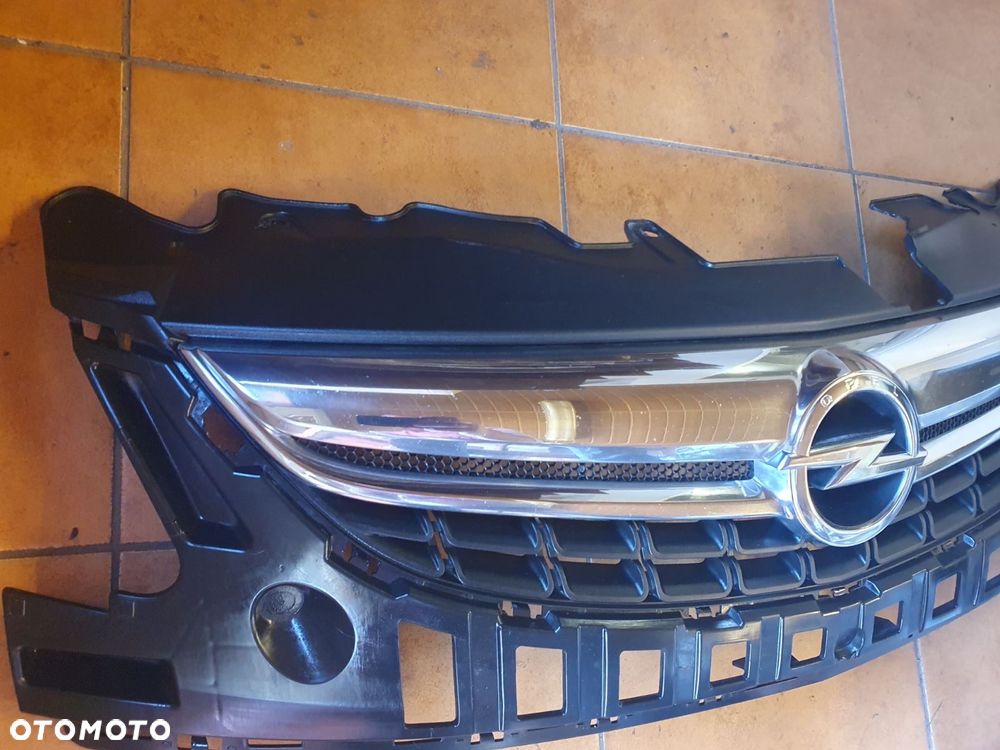 GRILL LISTWA ATRAPY ZNACZEK OPEL ASTRA J IV 09-12 - 2