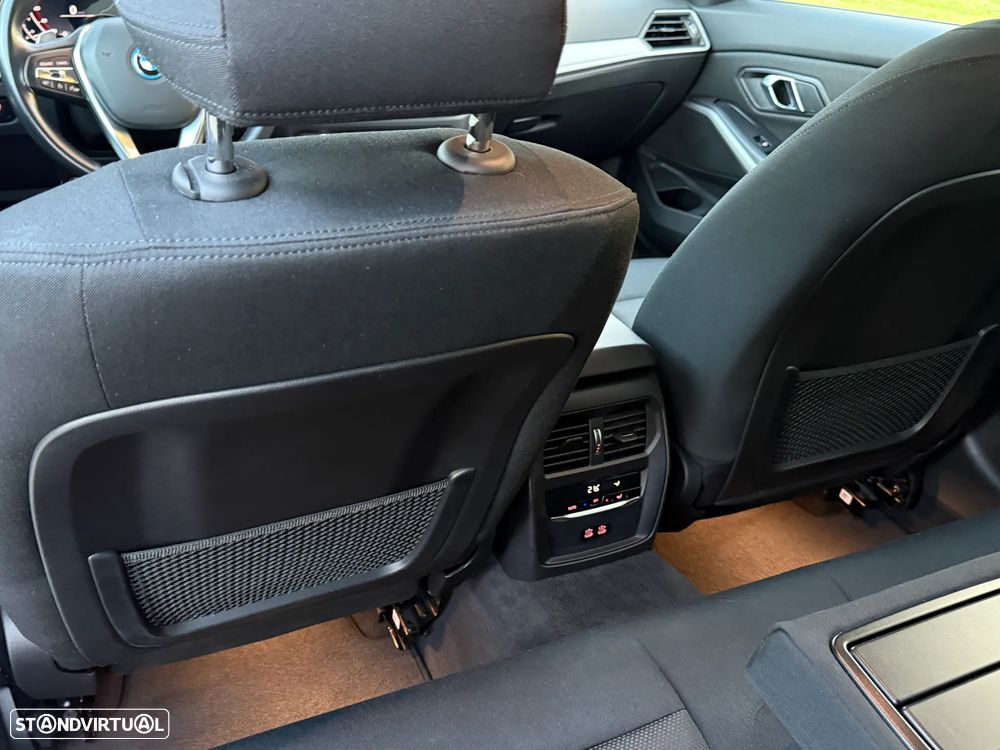 BMW 320 e Touring Line Sport Auto - 29