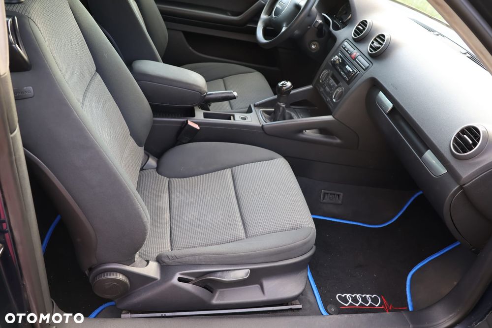 Audi A3 3-drzwiowe 1.6 Attraction - 10