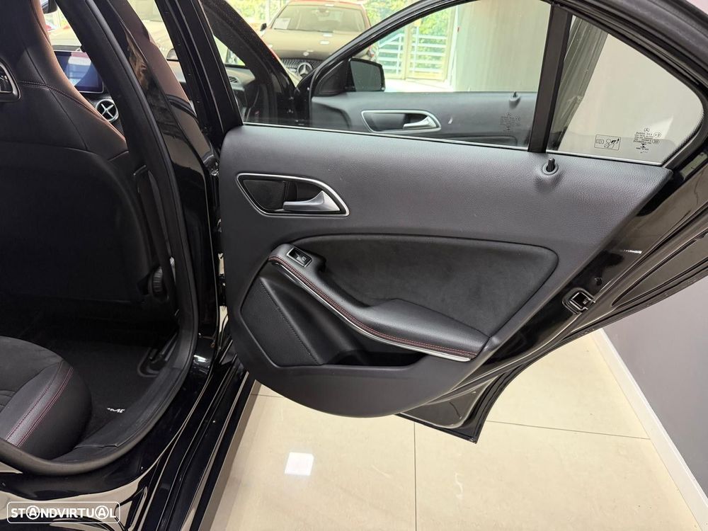 Mercedes-Benz A 180 AMG Line - 13