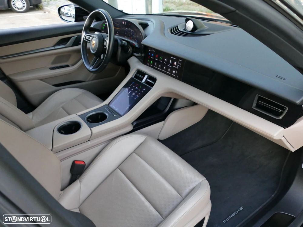 Porsche Taycan Cross Turismo 4S - 28