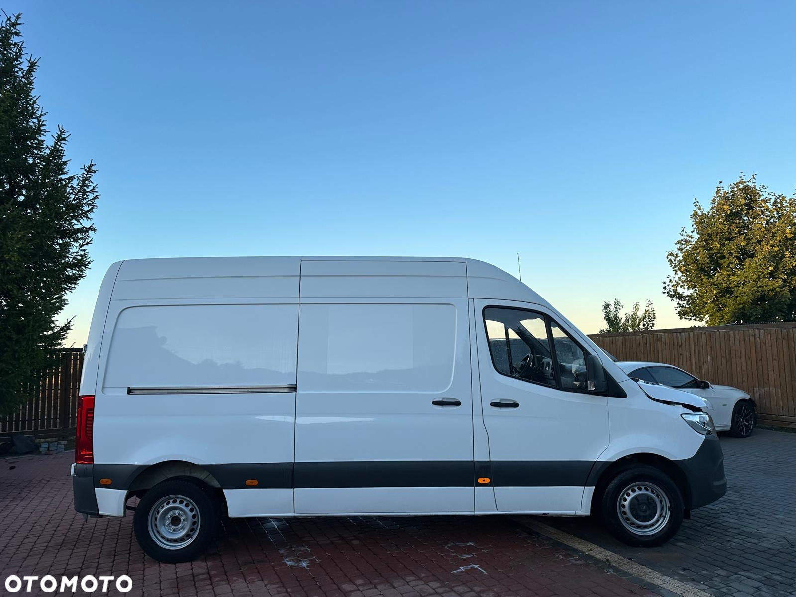 Mercedes-Benz Sprinter - 24
