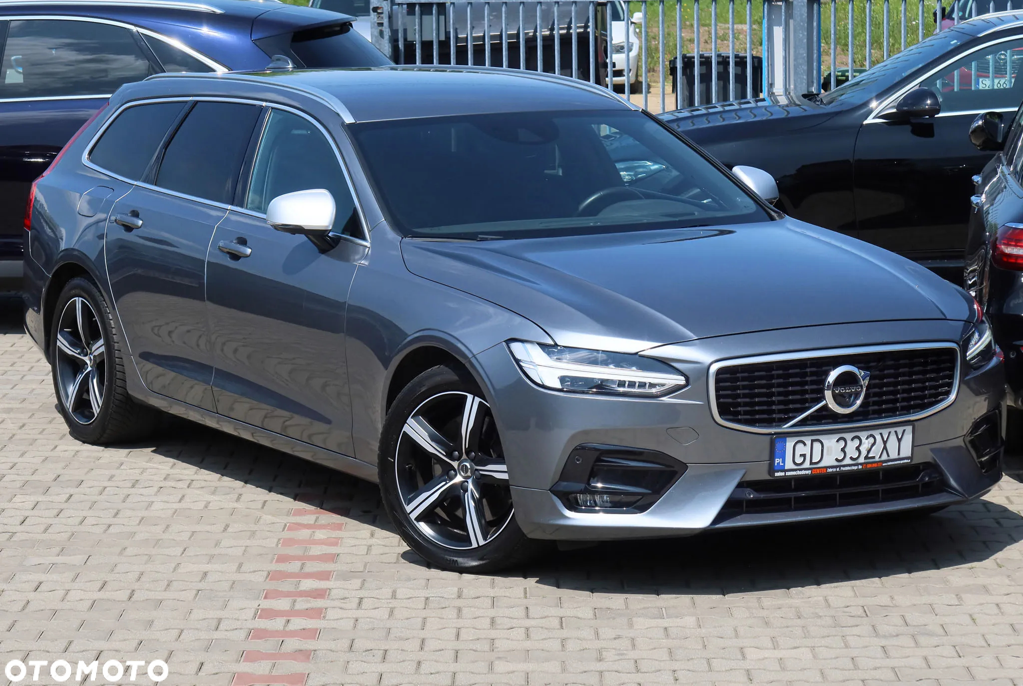 Volvo V90 D5 AWD R-Design - 4