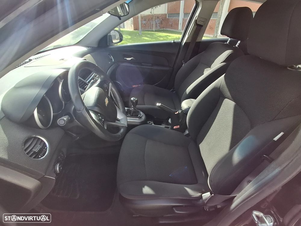 Chevrolet Cruze 1.6 LT - 8