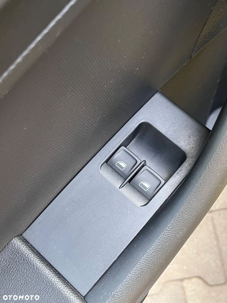 Skoda RAPID 1.2 TSI Ambition - 12