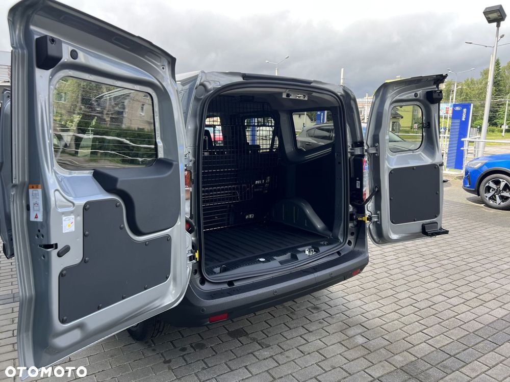 Ford Transit Courier - 19
