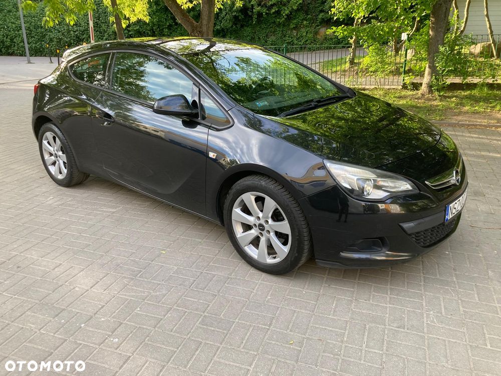 Opel Astra 2012 photo 2