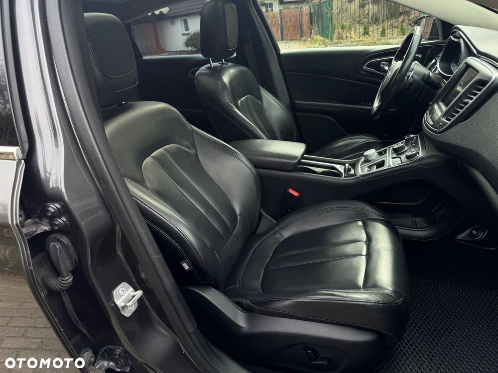 Chrysler 200 - 26