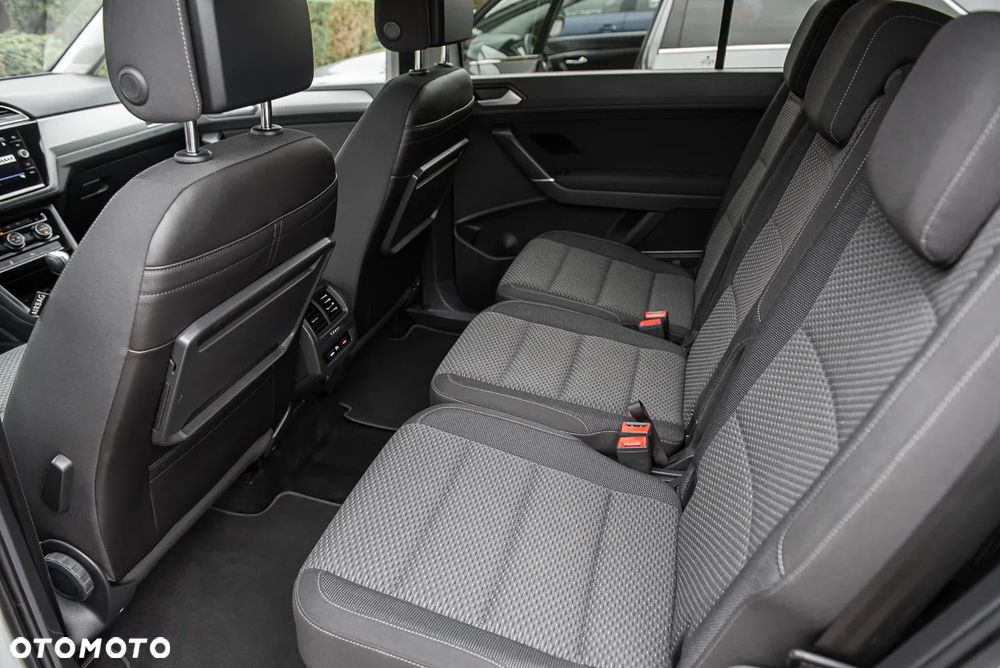 Volkswagen Touran 2.0 TDI SCR DSG Comfortline - 23